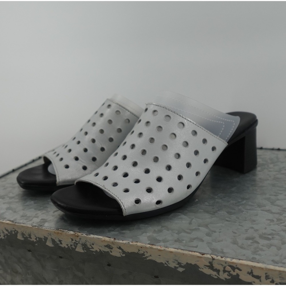 Munro American Silver Perforated Leather Slide Sandals Block‎ Heel Mules 8M